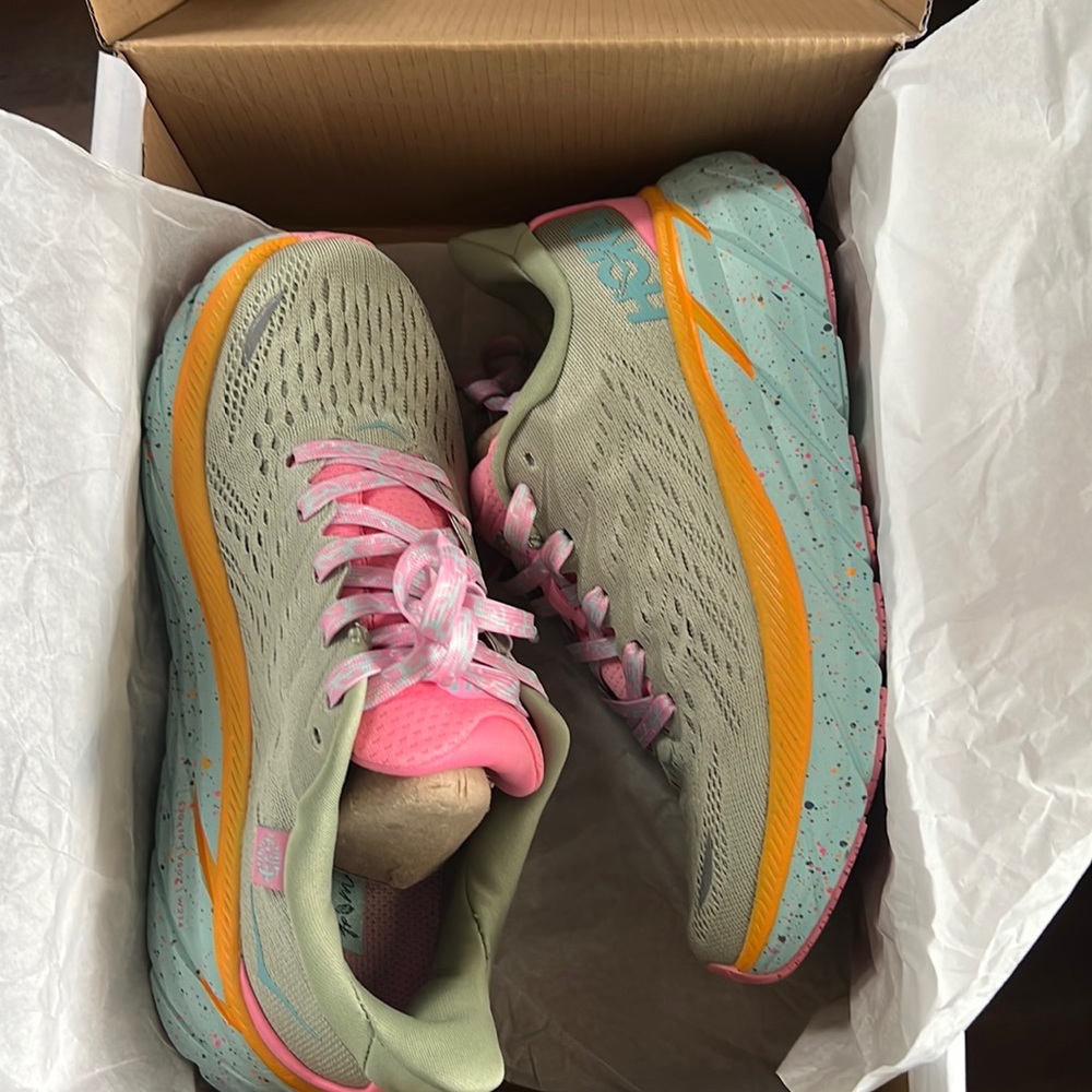 HOKA one one Clifton 8